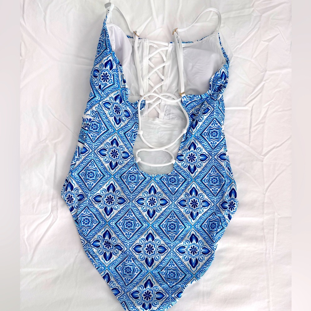 La Blanca Strappy One Piece Swimsuit SZ 10 Capri Blue Mediterranean Breeze - Picture 6 of 16